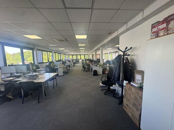 SAINT-AVERTIN LES GRANGES GALAND BUREAUX A LOUER 297 M² PARKING FACILE ECHANHEUR A10
