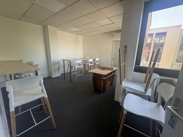 SAINT-AVERTIN LES GRANGES GALAND BUREAUX A LOUER 297 M² PARKING FACILE ECHANHEUR A10