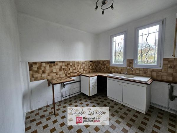 Maison familiale avec travaux, au calme, en centre-ville