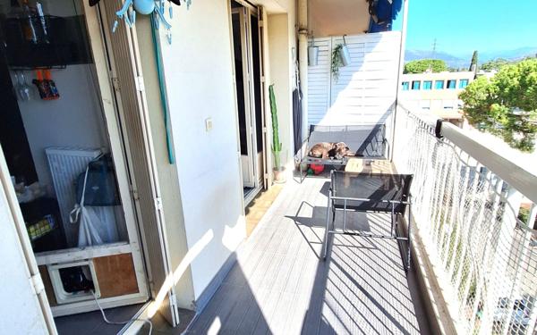 Appartement à vendre    4 pièces • 76,57 m2 Saint-Laurent-du-Var