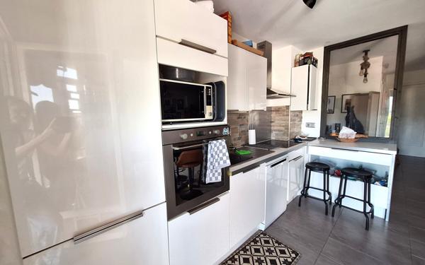 Appartement à vendre    4 pièces • 76,57 m2 Saint-Laurent-du-Var