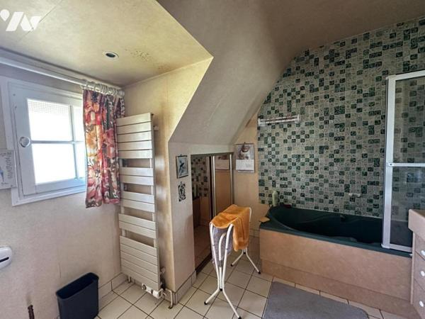 A VENDRE ARRADON (56) BEL EMPLACEMENT PROCHE GOLFE, MAISON REGIONALE SUR BEAU TERRAIN SANS VIS A VIS