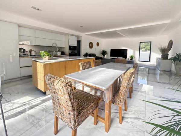 Maison de Grand Standing à Vendre à Allauch - 5 pièces avec Piscine