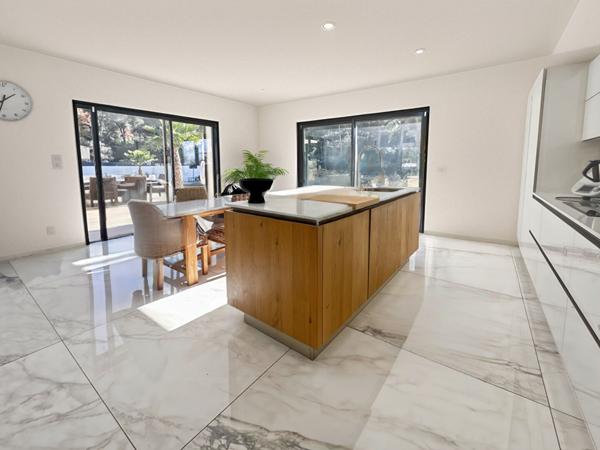 Maison de Grand Standing à Vendre à Allauch - 5 pièces avec Piscine