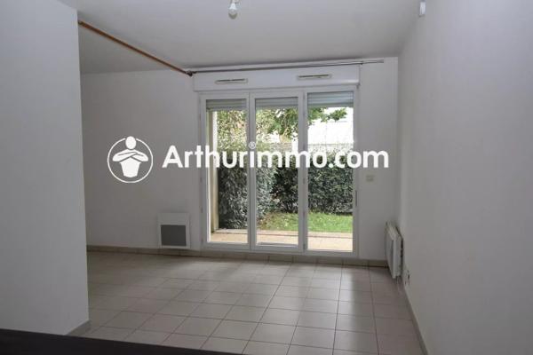 Location                                                      Appartement
                        
                     1 pièces                      27 m2                     à Savigny-le-Temple