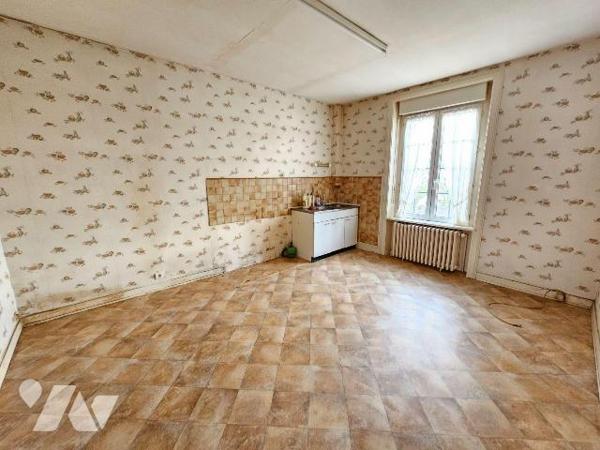 Exclusivité, centre de Cancale, maison de charme à rénover, exposée plein sud sur arrière, comp...