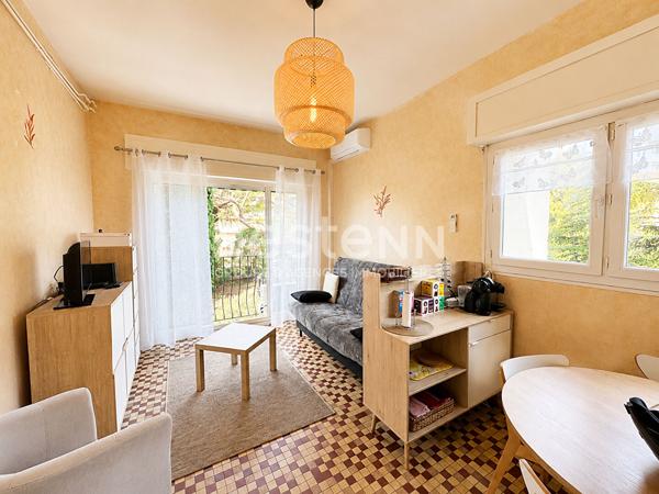 EXCLUSIVITE  FABRON - BEAU STUDIO  VENDU MEUBLE- VUE MER - PARCS - A DEUX PAS DE LA PROMANDE DES ANGLAIS