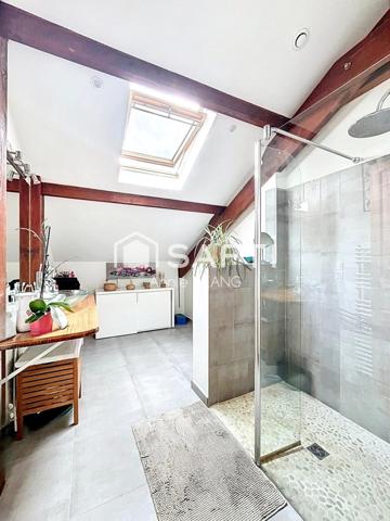 Maison familiale de charme, lumineuse et rénovée, au cœur d’un quartier prisé de Montreuil.