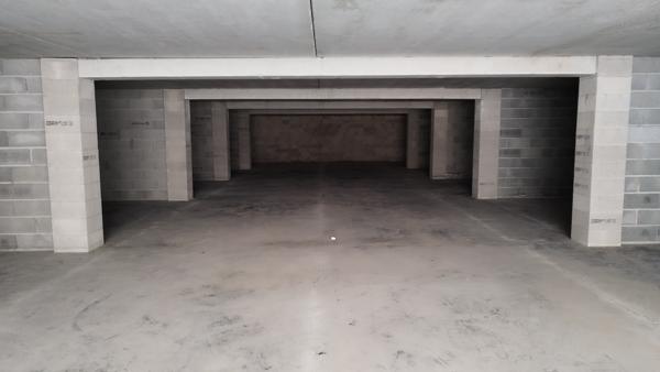 Location garage 28 m2 sécurisé.