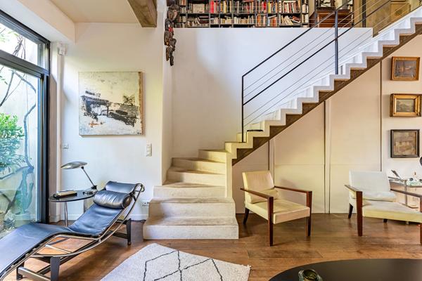 Triplex d’architecte esprit maison avec jardinet verdoyant