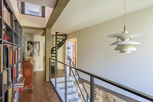 Triplex d’architecte esprit maison avec jardinet verdoyant