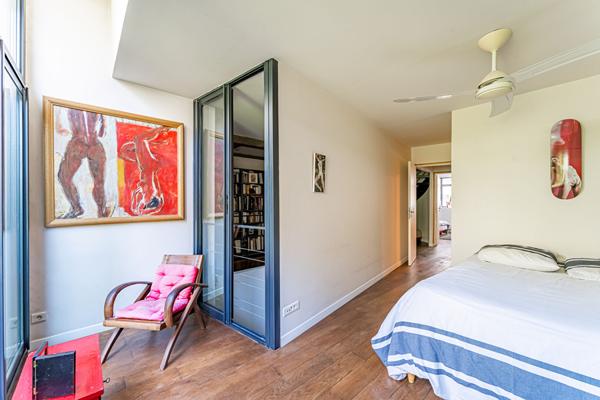 Triplex d’architecte esprit maison avec jardinet verdoyant