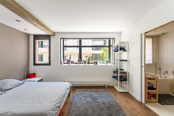 Triplex d’architecte esprit maison avec jardinet verdoyant