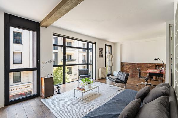 Triplex d’architecte esprit maison avec jardinet verdoyant