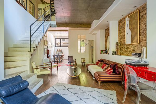 Triplex d’architecte esprit maison avec jardinet verdoyant