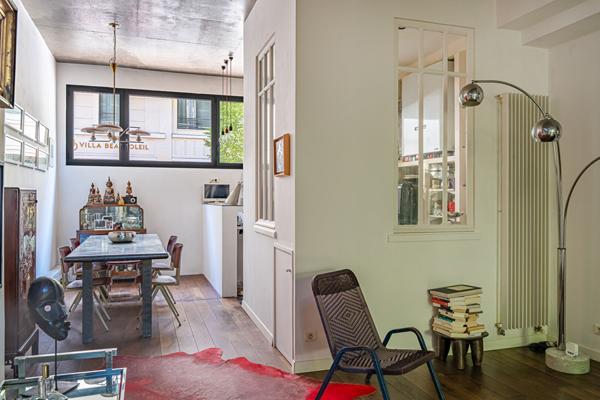 Triplex d’architecte esprit maison avec jardinet verdoyant