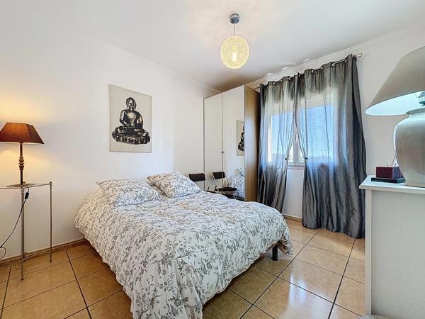 Maison à vendre 7 pièces 166 m2 JUVIGNAC (34) FONTCAUDE - Terrasse / Piscine - Double garage - Sous sol - Terrain clos