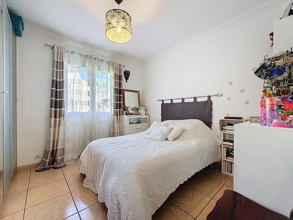 Maison à vendre 7 pièces 166 m2 JUVIGNAC (34) FONTCAUDE - Terrasse / Piscine - Double garage - Sous sol - Terrain clos