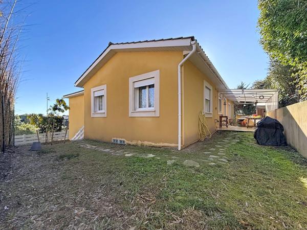 Maison à vendre 7 pièces 166 m2 JUVIGNAC (34) FONTCAUDE - Terrasse / Piscine - Double garage - Sous sol - Terrain clos