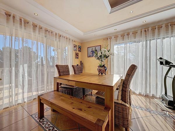 Maison à vendre 7 pièces 166 m2 JUVIGNAC (34) FONTCAUDE - Terrasse / Piscine - Double garage - Sous sol - Terrain clos