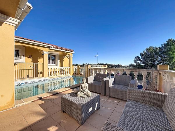 Maison à vendre 7 pièces 166 m2 JUVIGNAC (34) FONTCAUDE - Terrasse / Piscine - Double garage - Sous sol - Terrain clos