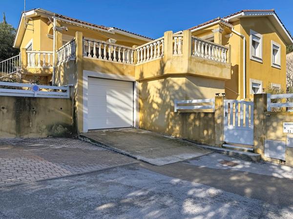 Maison à vendre 7 pièces 166 m2 JUVIGNAC (34) FONTCAUDE - Terrasse / Piscine - Double garage - Sous sol - Terrain clos