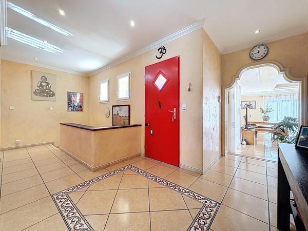 Maison à vendre 7 pièces 166 m2 JUVIGNAC (34) FONTCAUDE - Terrasse / Piscine - Double garage - Sous sol - Terrain clos