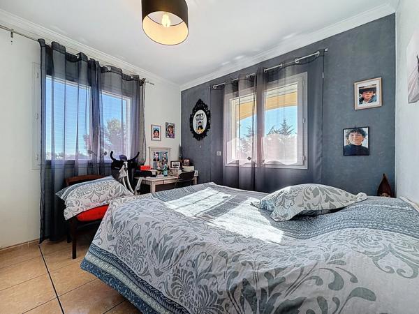 Maison à vendre 7 pièces 166 m2 JUVIGNAC (34) FONTCAUDE - Terrasse / Piscine - Double garage - Sous sol - Terrain clos