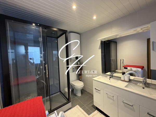 LE PONT DE CLAIX Maison type 7 pièces plus appartement T2