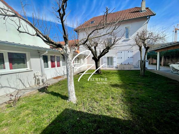 LE PONT DE CLAIX Maison type 7 pièces plus appartement T2