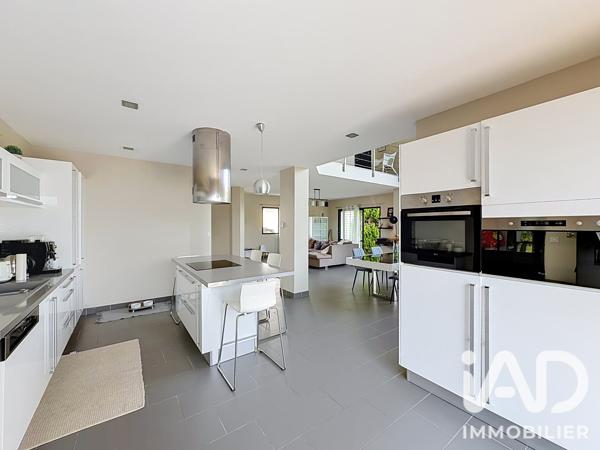 Maison à vendre 6 pièces 200 m² Saint-Ouen-du-Tilleul