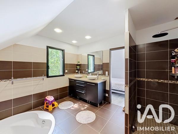 Maison à vendre 6 pièces 200 m² Saint-Ouen-du-Tilleul