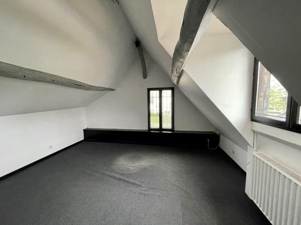Bureaux à louer à GRAVIGNY 27930
