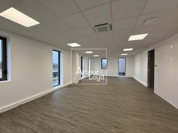 Surface de bureaux lumineux et accessibles PMR
