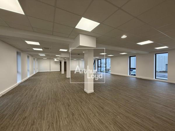 Surface de bureaux lumineux et accessibles PMR