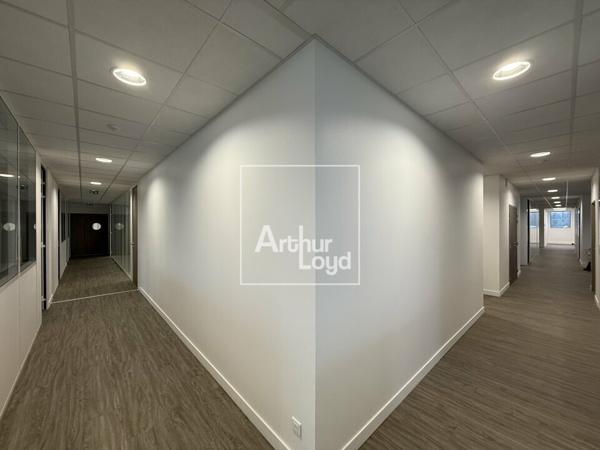 Surface de bureaux lumineux et accessibles PMR