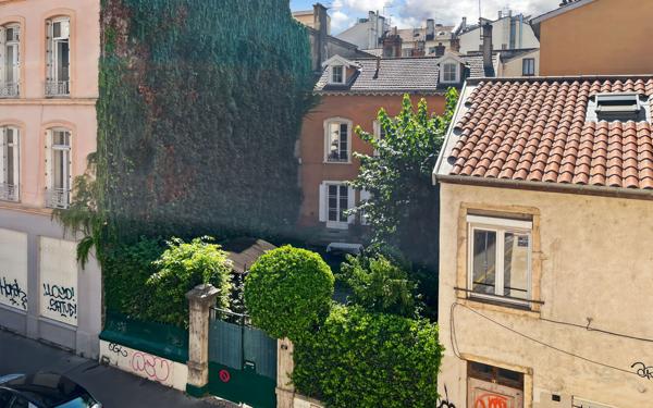 Appartement à vendre    8 pièces • 353 m2 Lyon 7