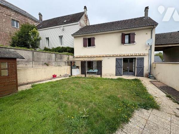 EU, proche du centre-ville, Maison offrant le confort de plain-pied, et comprenant:
Au rez-de-...