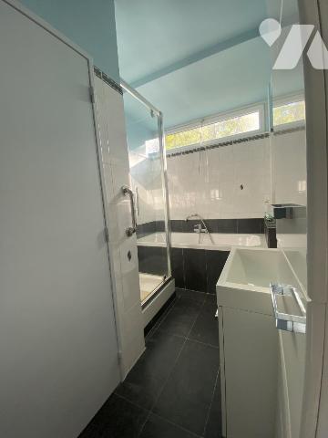 A VENDRE APPARTEMENT T5 AVEC BALCON GARAGE  PARKING ET CAVE