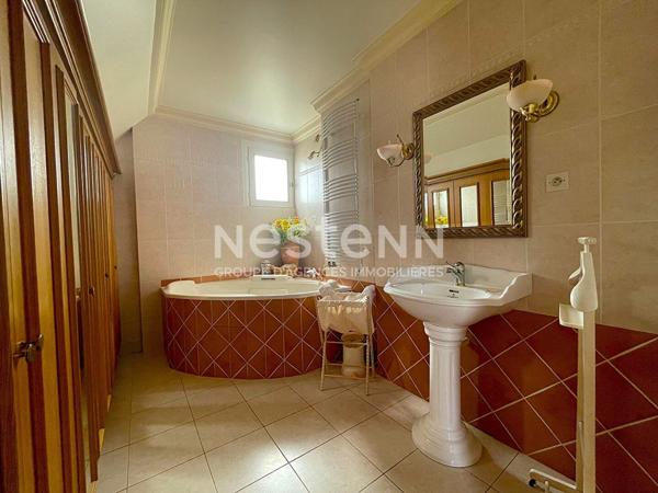 Nestenn Igny - Maison 148 m², 3 chambres - Secteur Place de la Ferme - Jardin - Sous-sol total et véranda - A deux pas des commerces et de l'école Jules Ferry - Proche des lignes de bus, ligne V et RER B Massy-Palaiseau -Plateau de Saclay et Vélizy