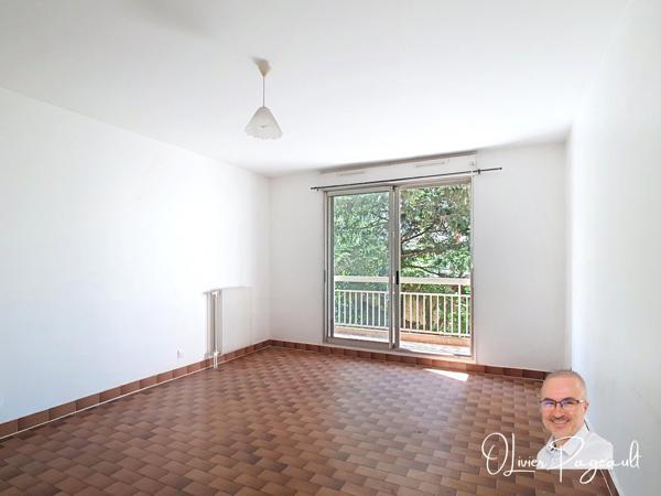 T2 hypercentre, lumineux avec balcon et vue sur jardins