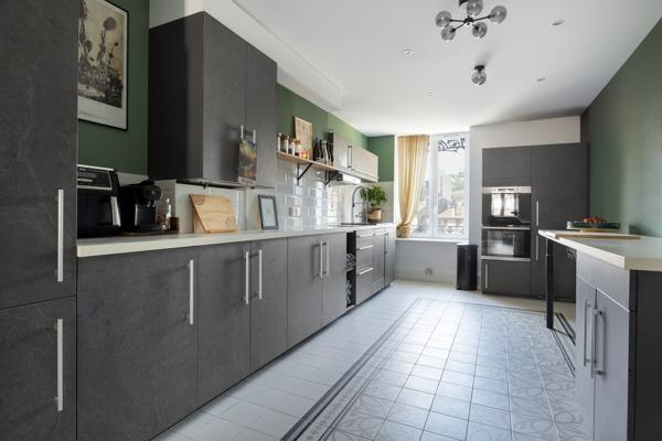 Grand T4 avec cave, greniers et garage