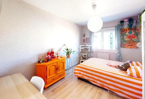 Dernier étage – Lumineux T4 de 85 m² avec loggia