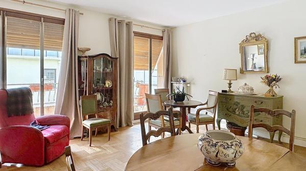 Lyon 6 – Les Belges – T4 de 95 m² avec 3 chambres, 2 balcons + Cave + Parking (en sus)