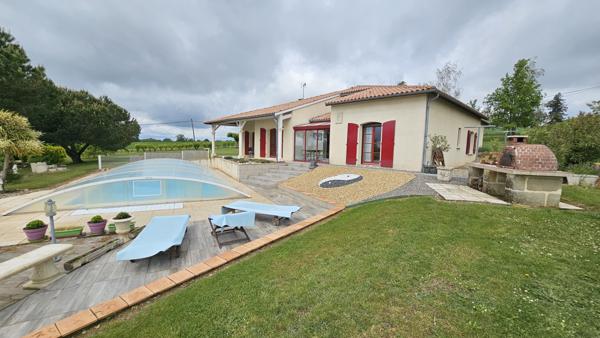 Eymet (24500) Maison de 185 m² sur un terrain de 1h8 avec piscine couverte, garage et étang.