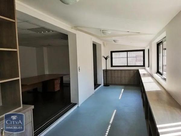 Local commercial à louer 220m²