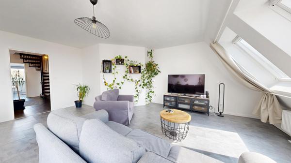 Appartement T4 en duplex avec balcon, parking et ascenseur – Wattrelos, Vieille Place