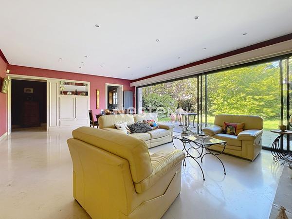 ANGERS La Madeleine / ESA Maison de Maître de 265m² avec ses 6 chambres -garage double et Jardinprès de La Madeleine !