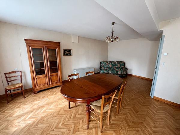 Maison de ville avec jardin et 3 garages , Ernee Maison de ville avec jardin et 3 garages , Ernee