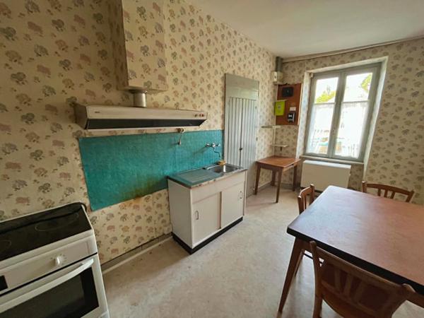 Maison de ville avec jardin et 3 garages , Ernee Maison de ville avec jardin et 3 garages , Ernee